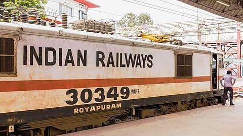 முன்பதிவு செய்த ரயில் நிலையத்தில்தான் டிக்கெட்டை ரத்து செய்ய முடியும்﻿: ﻿ரயில்வே நிர்வாகத்தின் அறிவிப்பால் பயணிகள் அதிருப்தி