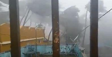 ஒடிசாவில் கரையை கடக்கும் ஃபானி புயல்: சூறைக்காற்று தாக்கும் வீடியோ