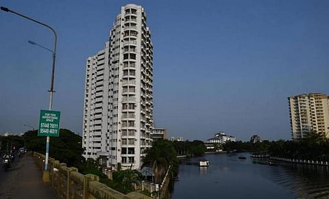 கேரளா கடற்கரை ஆக்ரமிப்பு ஐந்து அடுக்குமாடிக் குடியிருப்புகள்:  இடித்துத் தள்ள உச்ச நீதிமன்றம் அதிரடி உத்தரவு