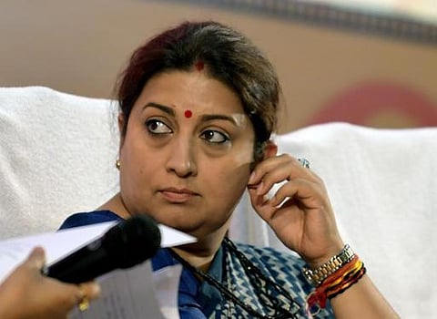 5 ஆண்டுகளுக்கு ஒருமுறை பூணூல் அணிபவர்கள்: ராகுலை மறைமுகமாகச் சாடிய ஸ்மிரிதி இரானி