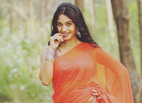 திருமணம் செய்துகொள்: துப்பாக்கி முனையில் போஜ்புரி நடிகையை  மிரட்டிய இளைஞர்