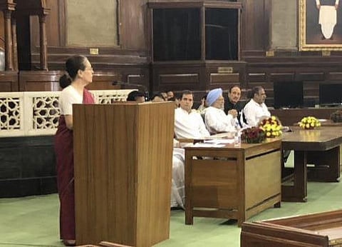 காங்கிரஸ் நாடாளுமன்ற கட்சித் தலைவராக சோனியா காந்தி மீண்டும் தேர்வு: எம்.பி.க்கள் கூட்டத்தில் முடிவு