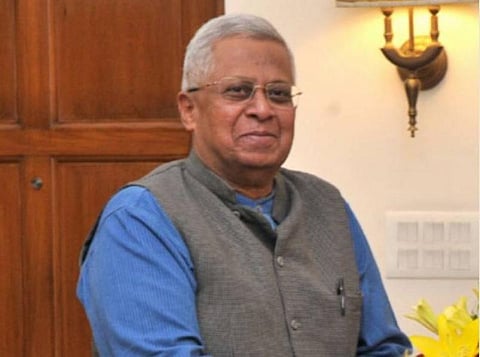 ‘‘வங்கத்து ஆண்கள் தரையை துடைக்கிறார்கள்; பெண்கள் பார்களில் நடனம் ஆடுகிறார்கள்’’- இந்தி விவகாரத்தில்  பாஜக முன்னாள் தலைவர் விமர்சனம்