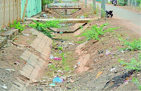 பொதுப்பணித் துறை கண்காணிப்பு இல்லாததால் சிவகங்கை அருகே 40 கி.மீ.க்கு பெரியாறு கால்வாய் கற்கள் மாயம்