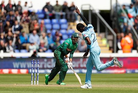 ஜோஃப்ரா ஆர்ச்சரின் ஒரே பந்தில் பவுல்டு,  ‘சிக்ஸ்’ எப்படி? - இங்கி-வ.தேச போட்டியில் ருசிகரம்