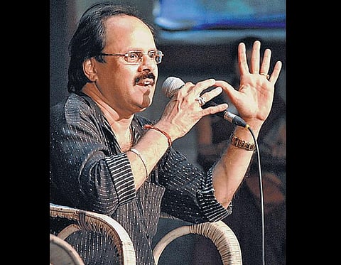 பெருந்துக்கத்தில் ஜானகி, மாது,  சீனு, சாக்லெட் கிருஷ்ணா: அழவைத்துவிட்டீர்களே கிரேஸி சார்!