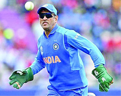 எம்.எஸ். தோனி கிளவுஸில் முத்திரை விவகாரம்: ஐசிசி வேண்டுகோளை ஏற்றது பிசிசிஐ