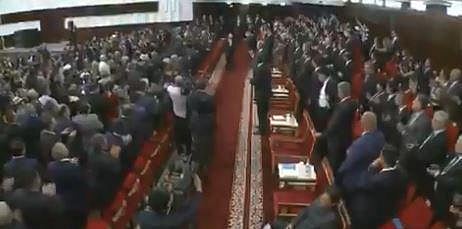 ஷாங்காய் மாநாட்டில் தலைவர்களுக்கு மதிப்பளிக்காமல் மரபுகளை மீறி அமர்ந்த இம்ரான் கான்: வீடியோ காட்சி