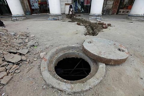 கழிவுநீர் தொட்டியை சுத்தம் செய்தபோது விஷவாயு தாக்கி 7 பேர் பலி: குஜராத்தில் பரிதாப சம்பவம்