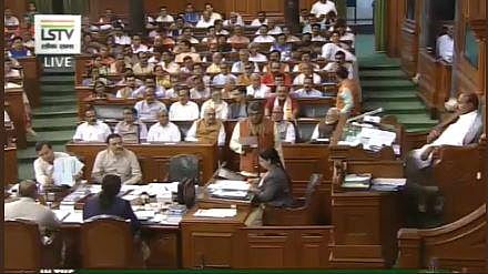 ‘தமிழ், பெரியார், காமராஜர்  வாழ்க’ - தமிழில் பதவியேற்ற தமிழக எம்.பி.க்கள்