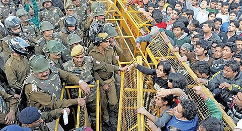 அலசல்: பாதுகாப்பான சூழலுக்கு யார் பொறுப்பு?