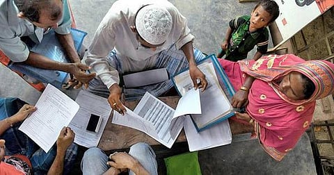 அசாம் குடிமக்கள் தேசிய பதிவேடு: கூடுதல் பட்டியலில் ஒரு லட்சம் பேர் நீக்கம்