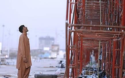 பல மாதங்களாக சம்பளம் தராமல் கொடுமை: ஐக்கிய அரபு அமீரகத்தில் தவிக்கும் 300 இந்தியர்கள்