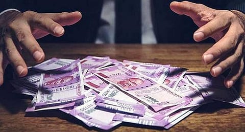 வெளிநாட்டில் சுற்றுலா, வேலை; திருப்பூரில் தலைதூக்கும் பண மோசடி