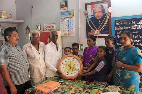ராமேஸ்வரத்தில் கலாம் பயின்ற பள்ளியில் தமிழ் கடிகாரம் 