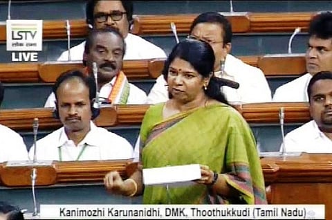 புல்லட் ரயில் முக்கியமல்ல, ரயில்வேயில் இன்னும் மனிதர்கள் மூலம் கழிவுகளை அள்ளுவது தேசத்துக்கே வெட்கக்கேடு: கனிமொழி எம்பி. காட்டம்