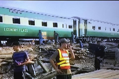 பாகிஸ்தானில் ரயில் விபத்து: 10 பேர் பலி; 80 பேர் காயம்