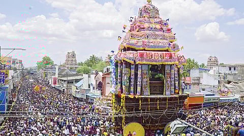 திருநெல்வேலி நெல்லையப்பர் கோயில் ஆனிப்பெருந் திருவிழாவில் நேற்று தேரோட்டம் நடைபெற்றது. பல்லாயிரக்கணக்கான பக்தர்கள் பக்தி பரவசத்துடன்  படங்கள்: மு.லெட்சுமி அருண்