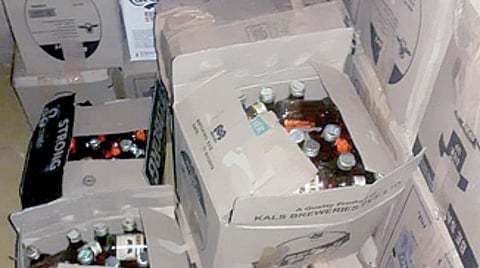 போலி மதுபான ஆலையில் இருந்து பறிமுதல் செய்த மது பாட்டில்கள்.