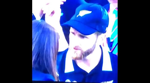 தொடர் ஆட்டநாயகன் விருது  எனக்கா? - வைரலாகும் வில்லியம்ஸன்  வீடியோ 