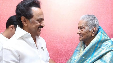 முதுபெரும் கம்யூனிஸ்ட் தலைவர் சங்கரய்யாவின் 98-வது பிறந்தநாள்: ஸ்டாலின் நேரில் வாழ்த்து