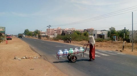   பிரத்யேகமாகத் தயாரிக்கப்பட்ட தள்ளுவண்டி இடம்: பொக்கரனேந்தல் படம்: தனபாலன்