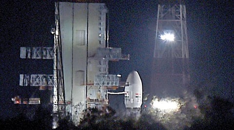 தொழில்நுட்பக் கோளாறு காரணமாகக் கடைசி நேரத்தில் தள்ளிவைக்கப்பட்ட சந்திரயான்-2 விண்கலம். படங்கள்: க.ஸ்ரீபரத்