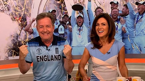 பியர்ஸ் மோர்கன் (இடது)