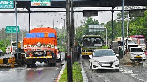 தரமான சாலை வேண்டும் என்றால் சுங்கக் கட்டணத்தை செலுத்தி தான் ஆக வேண்டும்: நிதின் கட்கரி திட்டவட்டம்