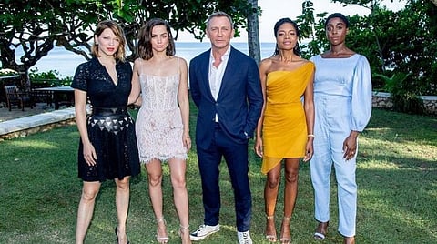 நடிகர்கள் லீ, அன்னா டீ அர்மாஸ், டேனியல் க்ரெய்க், நவோமி ஹாரிஸ், லஷானா லின்ச்