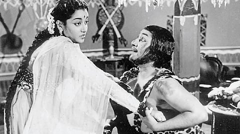 மறக்க முடியாத திரையிசை: நிலவு ஒரு பெண்ணல்ல!