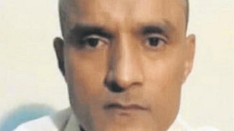 சர்வதேச நீதிமன்ற தீர்ப்பு எதிரொலி; குல்பூஷண் ஜாதவை சந்திக்க இந்திய அதிகாரிகளுக்கு பாக். அனுமதி