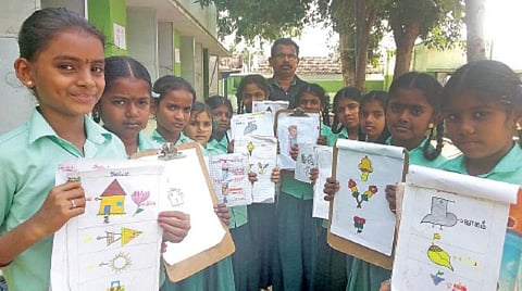 ஓவியம் மூலம் பாடம்! - அசத்தும் அரசுப் பள்ளி ஆசிரியர்