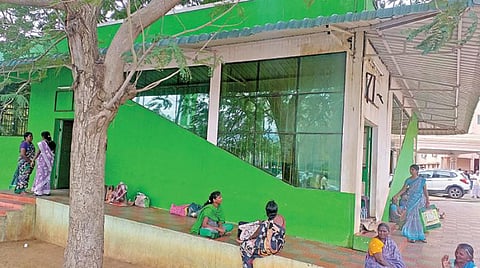 தேனி மருத்துவக் கல்லூரி அம்மா உணவகத்தில் இட்லி விநியோகத்தை நிறுத்தியதால் நோயாளிகள் ஏமாற்றம்