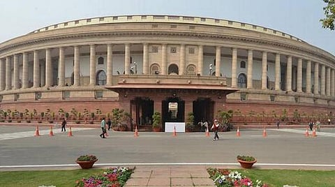 முத்தலாக் தடை சட்டத்துக்கு மக்களவையில் ஆதரவு; மாநிலங்களவையில் எதிர்ப்பு﻿: ﻿இரட்டை நிலைப்பாட்டால் அதிமுகவில் குழப்பம்﻿