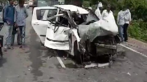 உன்னாவ் பலாத்காரத்தால் பாதிக்கப்பட்ட பெண் விபத்துக்குள்ளான கார் : படம் பிடிஐ