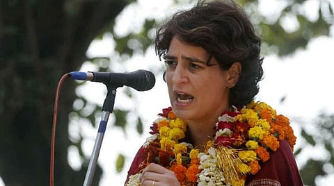 அறிவுரை சொன்ன போலீஸை மடக்கி மடக்கி கேள்வி கேட்ட உ.பி. பள்ளி மாணவி: பாஜக பதிலளிக்க வலியுறுத்தும் பிரியங்கா காந்தி