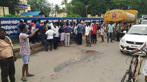 பம்மல் சாலையில் பரிதாபம்: தண்ணீர் லாரி மோதி குழந்தை பலி, தாய் காயம்