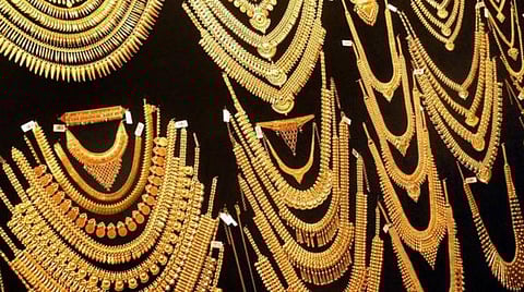 ஒரே நாளில் பவுனுக்கு ரூ.584 உயர்வு: தங்கம் விலை பவுனுக்கு ரூ.27 ஆயிரத்தை தாண்டியது