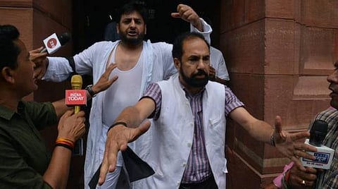 370-வது சட்டப்பிரிவு ரத்து: மசோதாவை கிழித்தெறிந்து மாநிலங்களவையில் கடும் அமளி; வெளியேற்றப்பட்ட காஷ்மீர் எம்.பி.க்கள்