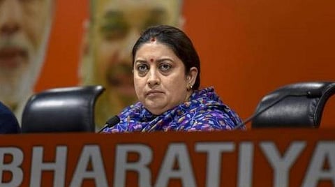 அக்கா.. அந்த வாக்குறுதியை நிறைவேற்றாமலேயே சென்றுவிட்டீர்களே!- சுஷ்மா மறைவுக்கு ஸ்மிருதி இரானியின் உருக்கமான ட்வீட்