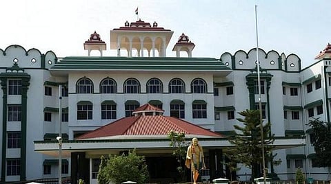 தனியார் கல்லூரி பிரச்சினைகளுக்கு தீர்வு காண 12 வாரங்களுக்குள் தீர்ப்பாயம்: உயர்கல்வித் துறைக்கு உயர் நீதிமன்றம் உத்தரவு