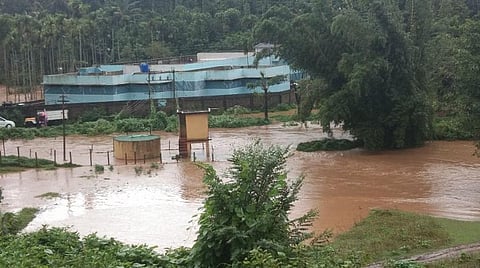 நீலகிரியில் கனமழை: வெள்ளக்காடாக மாறியது