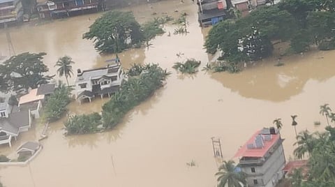 கடந்த சில நாட்களாகப் பெய்த மழையால் ஏற்பட்ட வெள்ளத்தால், பாதிக்கப்பட்ட மலப்புரம் நகரம்: படம் ஏஎன்ஐ