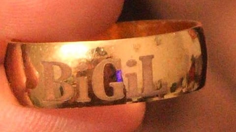 பிகில் படக்குழுவினர் 400 பேருக்கு தங்க மோதிரம் பரிசளித்த விஜய்