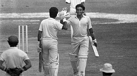 ஸ்ரீகாந்த்துடன் வி.பி.சந்திரசேகர். | கோப்புப் படம்.