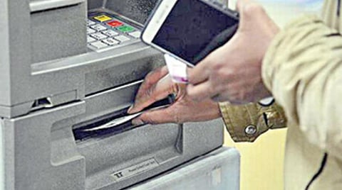 ஏடிஎம் பரிவர்த்தனை: வங்கிகளுக்கு ஆர்பிஐ உத்தரவு