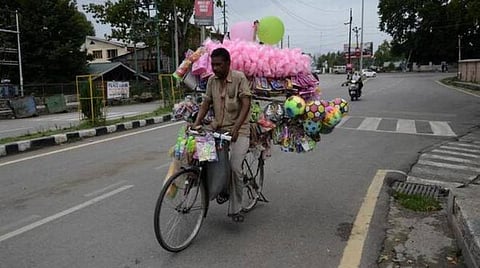 காஷ்மீரில் இயல்பு நிலை திரும்புகிறது; 19-ம் தேதி முதல் பள்ளிகள் திறக்கப்படும்: தலைமைச் செயலாளர் அறிவிப்பு