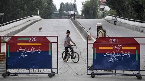 ஜம்மு - காஷ்மீரில் 5 மாவட்டங்களில் மீண்டும் தொடங்கியது தொலைபேசி, இணைய சேவை 