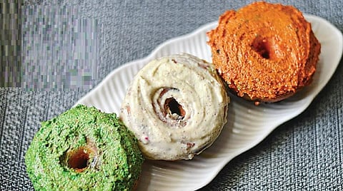 தலைவாழை: டோனட் (மூவண்ணத்திலும் ருசிக்கலாம்)